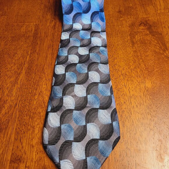 Crazy Horse ~ Geometric Necktie ~ Excellent Condition - Picture 2 of 6